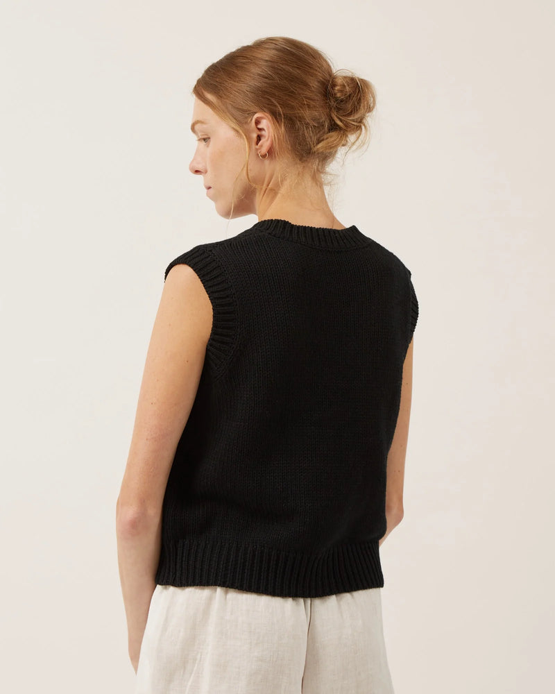 
            
                Load image into Gallery viewer, Naif WYNN sleeveless cotton cardigan
            
        